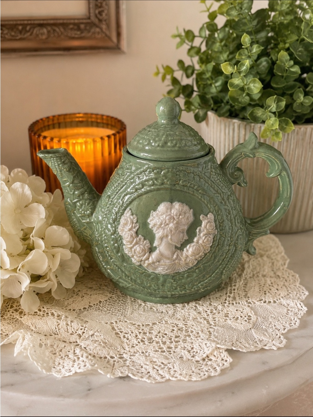 🌿 Decorative Ceramic Teapot Victorian Style Cameo Green